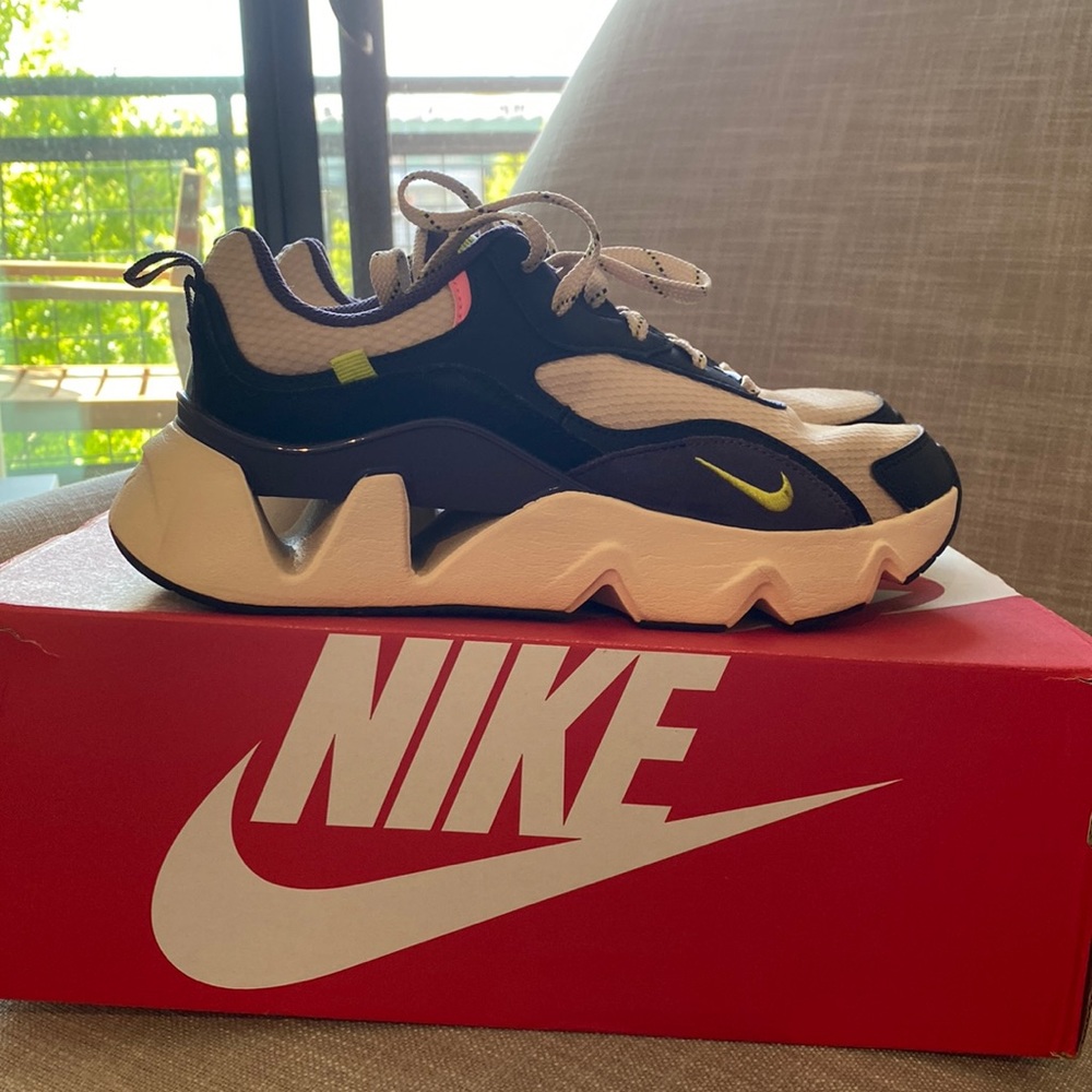 Nike RYZ 365 2. New. Never-worn. Original box. US 8.